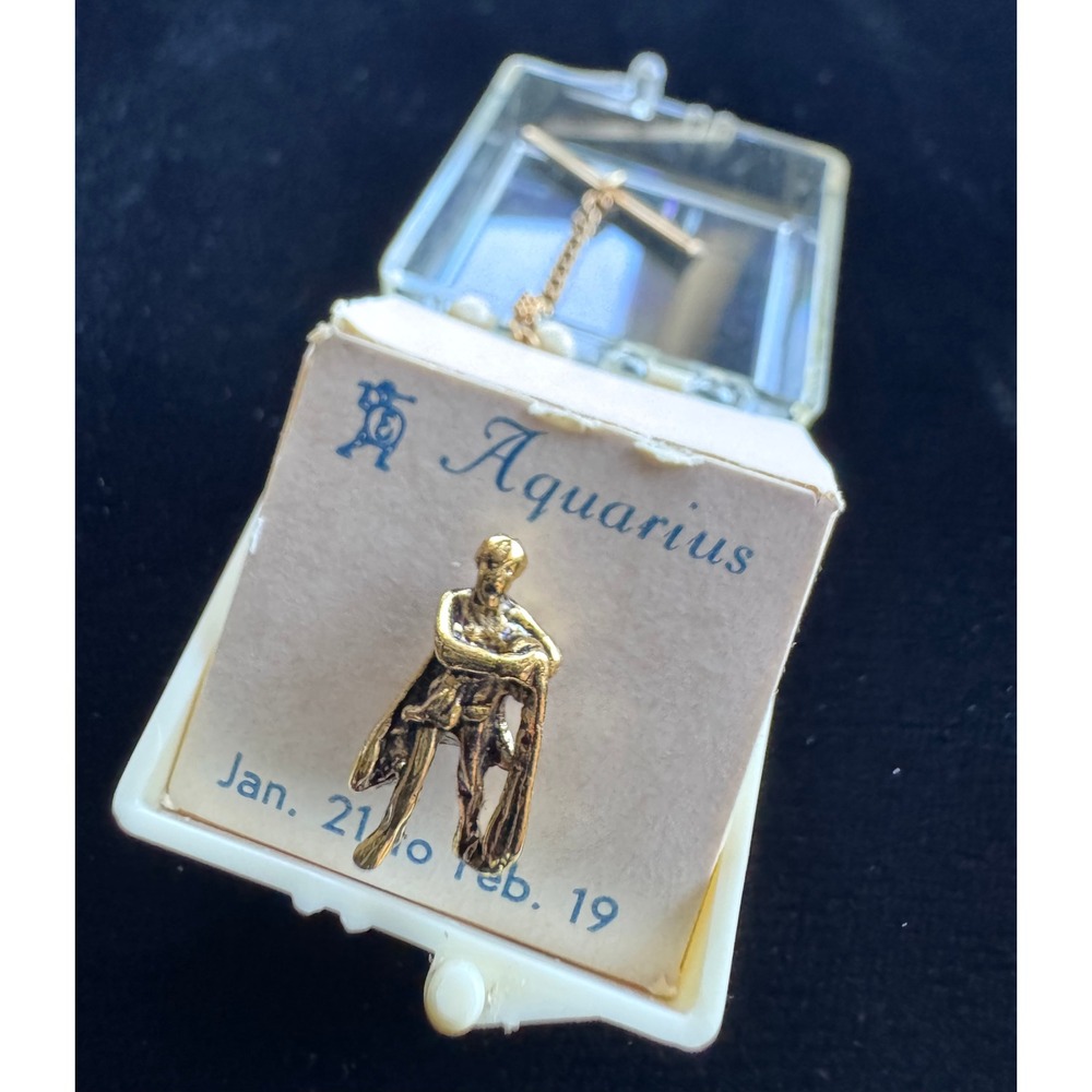 Vintage Aquarius Zodiac Tie Tac Gold Tone Water Bearer Astrology Pin with Chain - Picture 4 of 5